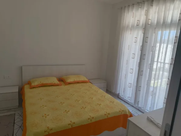 Tirane, jepet me qera apartament 1+1 , 70 m² 550 € (5 MAJI)