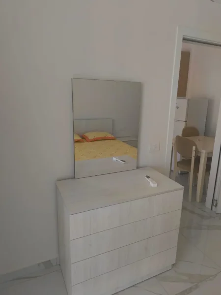 Tirane, jepet me qera apartament 1+1 , 70 m² 550 € (5 MAJI)