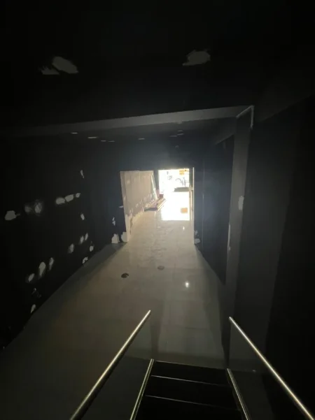 Tirane, jepet me qera ambjent biznesi , 300 m² 7.000 € (sheshi willson)