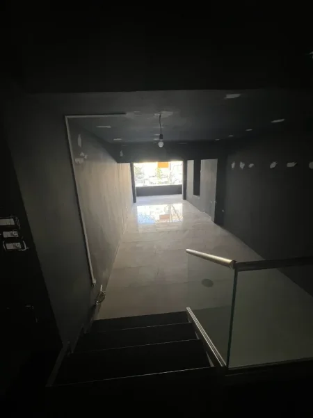 Tirane, jepet me qera ambjent biznesi , 300 m² 7.000 € (sheshi willson)