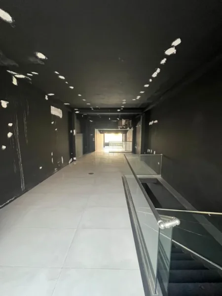 Tirane, jepet me qera ambjent biznesi , 300 m² 7.000 € (sheshi willson)