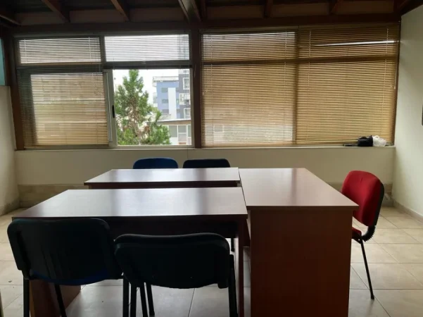 Tirane, jepet me qera ambjent biznesi Kati 1, 196 m² 850 € (Don Bosko)