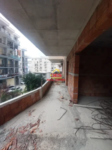 Vlore, shitet apartament 2+1+Ballkon Kati 1, 101 m² (Rruga Dhimitër Konomi)