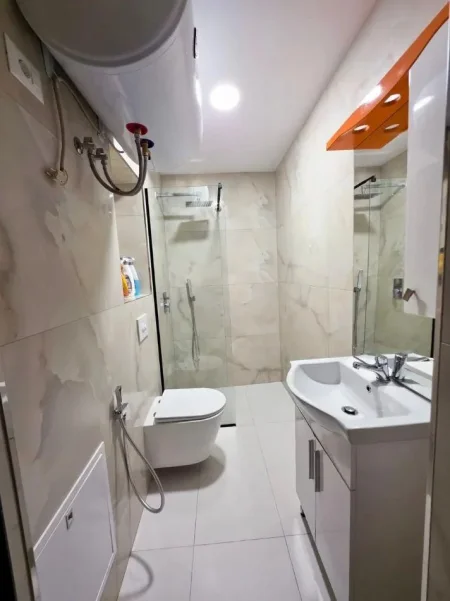 Tirane, jepet me qera apartament 4+1 Kati 3, 120 m² 1.500 € (MINE PEZA)