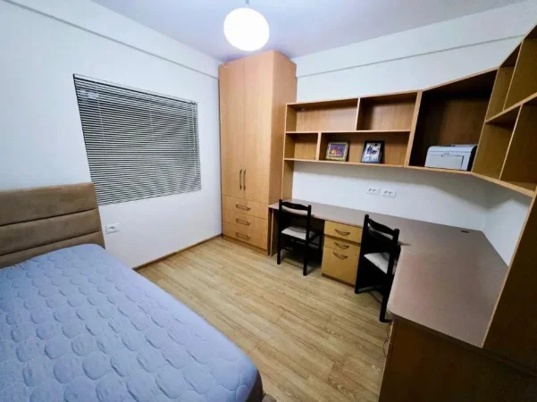 Tirane, jepet me qera apartament 4+1 Kati 3, 120 m² 1.500 € (MINE PEZA)