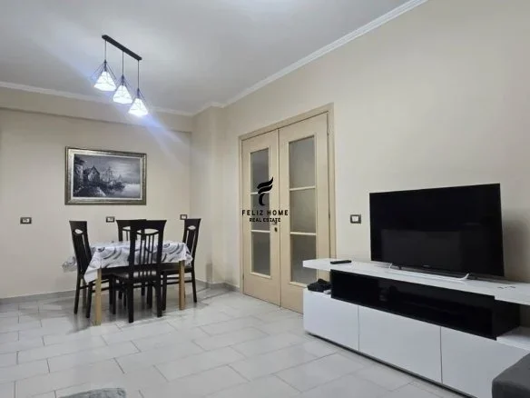 Tirane, jepet me qera apartament 2+1+Ballkon Kati 5, 95 m² 560 € (ASTIR)