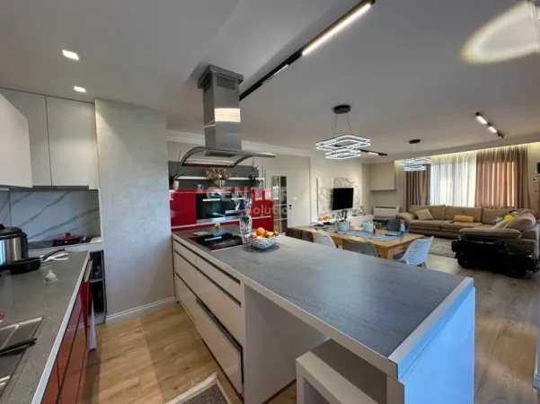 Tirane, shitet apartament 3+1 Kati 7, 233 m² 310.000 € (astiri)
