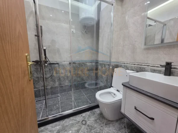 Tirane, jepet me qera apartament 2+1+Ballkon Kati 2, 105 m² 650 € (unaza e re)