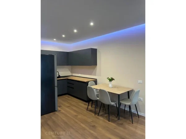 Tirane, jepet me qera apartament 2+1 Kati 5, 105 m² 700 € (rruga e dibres)