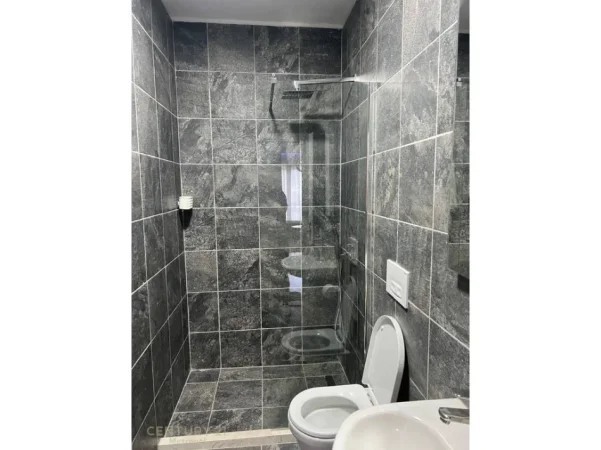 Tirane, jepet me qera apartament 2+1 Kati 5, 105 m² 700 € (rruga e dibres)