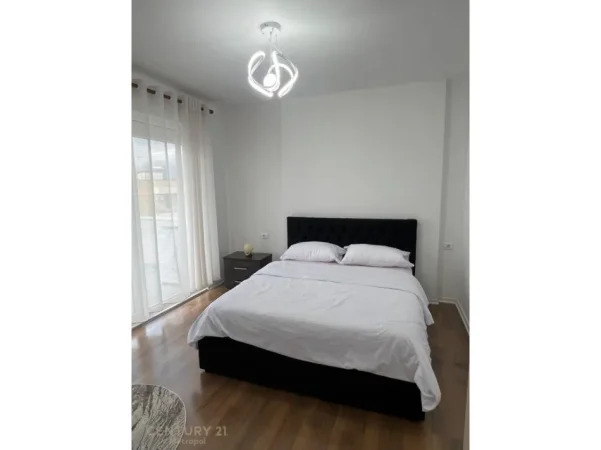 Tirane, jepet me qera apartament 2+1 Kati 5, 105 m² 700 € (rruga e dibres)