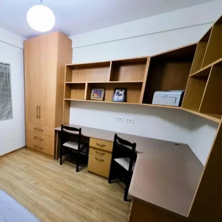Tirane, jepet me qera zyre Kati 3, 120 m² 2.000 € (MINE PEZA)