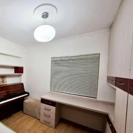 Tirane, jepet me qera zyre Kati 3, 120 m² 2.000 € (MINE PEZA)