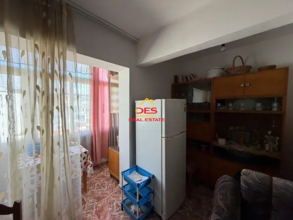 Vlore, shitet apartament 1+1 Kati 5, 57 m² 75.000 € (Rruga Janaq Kilica)