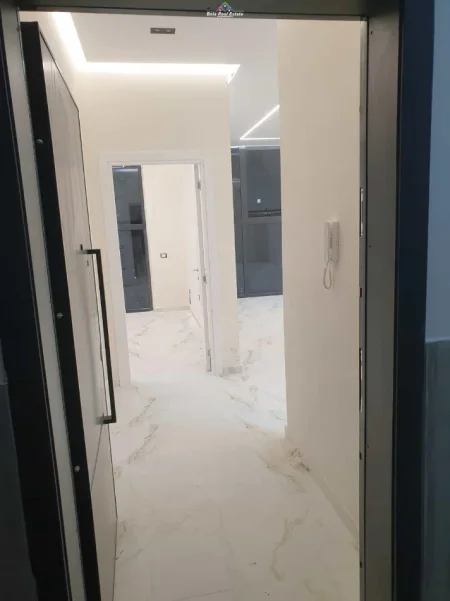 Tirane, jepet me qera zyre Kati 1, 74 m² 620 € (astir)