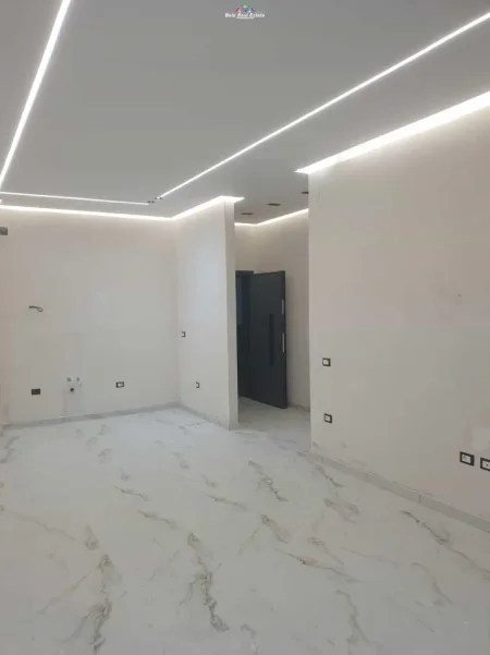 Tirane, jepet me qera zyre Kati 1, 74 m² 620 € (astir)