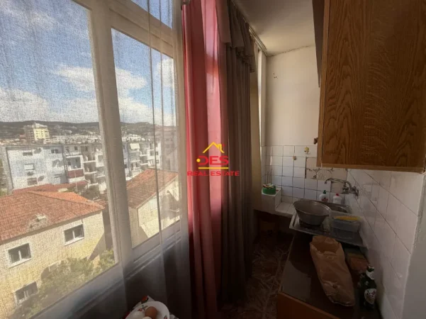 Vlore, shitet apartament 1+1 Kati 5, 57 m² 75.000 € (Rruga Janaq Kilica)