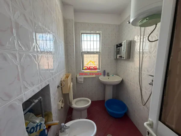 Vlore, shitet apartament 1+1 Kati 5, 57 m² 75.000 € (Rruga Janaq Kilica)