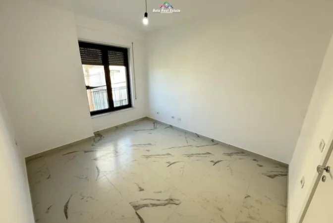 Tirane, jepet me qera zyre Kati 4, 95 m² 890 € (KARL GEGA)