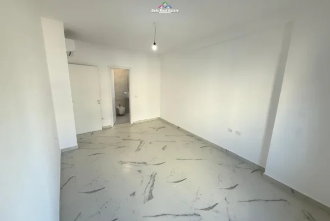 Tirane, jepet me qera zyre Kati 4, 95 m² 890 € (KARL GEGA)