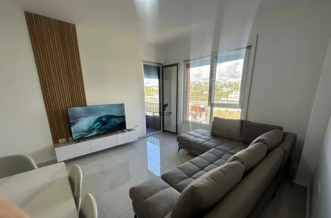 Tirane, jepet me qera apartament 2+1 Kati 3, 103 m² 600 € (PASKUQAN)