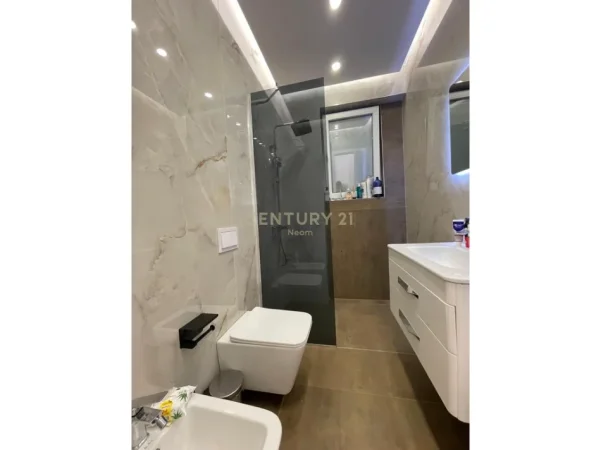 Tirane, jepet me qera apartament 1+1 Kati 1, 61 m² 600 € (liqeni i thate)