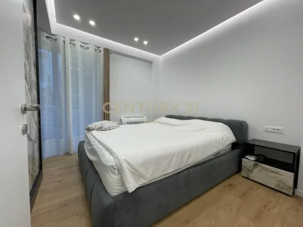 Tirane, jepet me qera apartament 1+1 Kati 1, 61 m² 600 € (liqeni i thate)