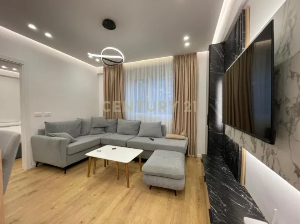 Tirane, jepet me qera apartament 1+1 Kati 1, 61 m² 600 € (liqeni i thate)