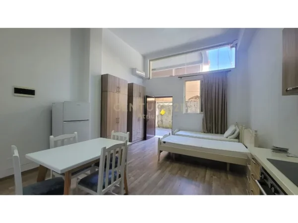 Tirane, jepet me qera apartament 1+1 Kati 1, 45 m² 420 € (brryli)