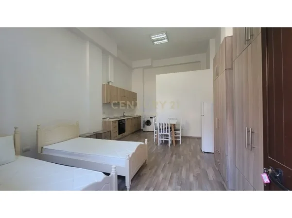 Tirane, jepet me qera apartament 1+1 Kati 1, 45 m² 420 € (brryli)