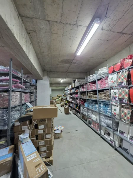 Tirane, shitet nga Pronari, pa-komision magazine Kati -1, 1.372 m² (rruga ardeno)