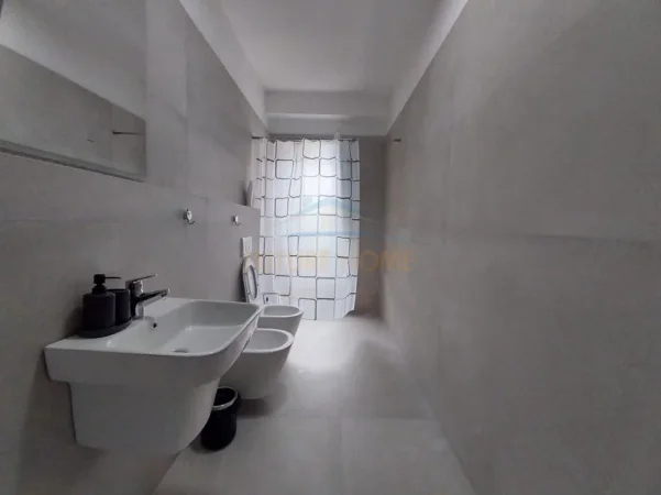 Tirane, jepet me qera apartament 1+1+Ballkon Kati 3, 65 m² 628 € (Kompleksi Aura)