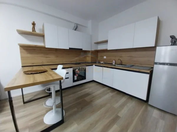 Tirane, jepet me qera apartament 1+1+Ballkon Kati 3, 65 m² 628 € (Kompleksi Aura)