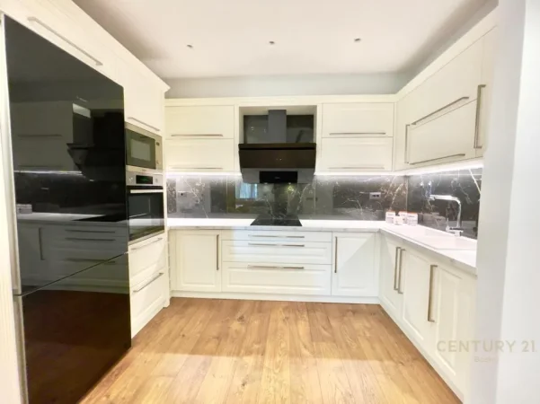 Tirane, jepet me qera apartament 2+1 Kati 6, 115 m² 800 € (kopshti botanik rruge kryesore)