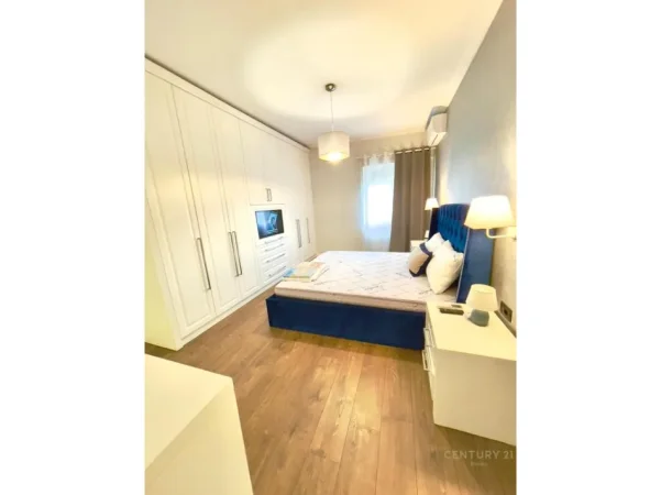 Tirane, jepet me qera apartament 2+1 Kati 6, 115 m² 800 € (kopshti botanik rruge kryesore)