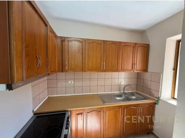 Tirane, jepet me qera apartament 1+1 Kati 3, 60 m² 550 € (mine peza)