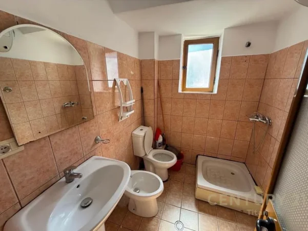 Tirane, jepet me qera apartament 1+1 Kati 3, 60 m² 550 € (mine peza)