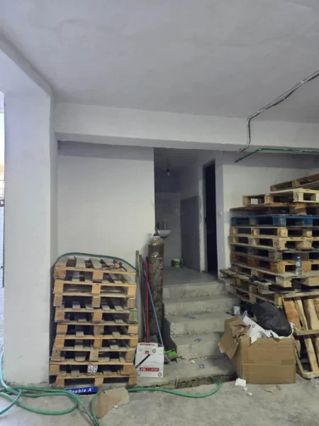 Shqiperi, shitet nga Pronari, pa-komision magazine Kati -1, 1.371 m² (rruga ardeno)