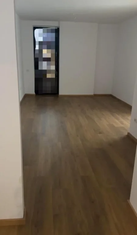 Tirane, jepet me qera zyre Kati 2, 56 m² 550 € (shkolla e kuqe)