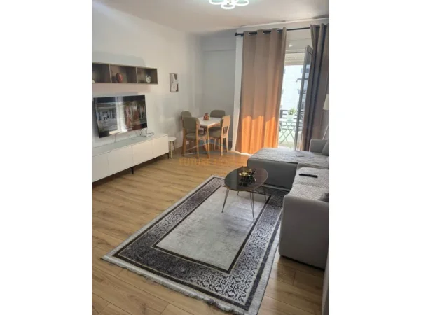 Tirane, jepet me qera apartament 2+1 Kati 6, 95 m² 750 € (21 Dhjetori)