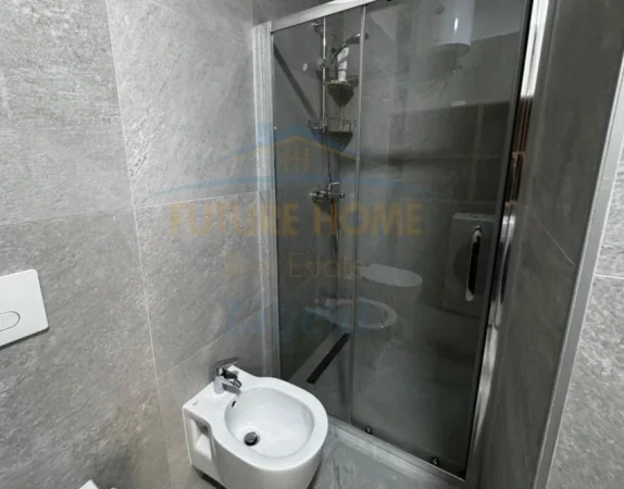 Tirane, jepet me qera apartament 2+1 Kati 2, 90 m² 1.000 € (Liqeni i Thate)