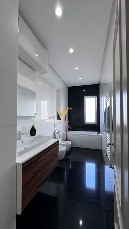 Tirane, jepet me qera apartament 2+1+Ballkon Kati 6, 160 m² 2.000 € (KOPSHTI BOTANIK)