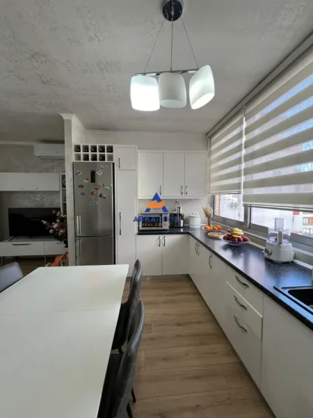 Tirane, shitet apartament 3+1+Ballkon Kati 6, 118 m² 210.000 € 