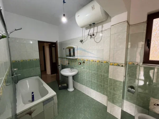 Tirane, jepet me qera apartament 2+1 , 110 m² 400 € (Rruga Dalip Topi, Fresku)