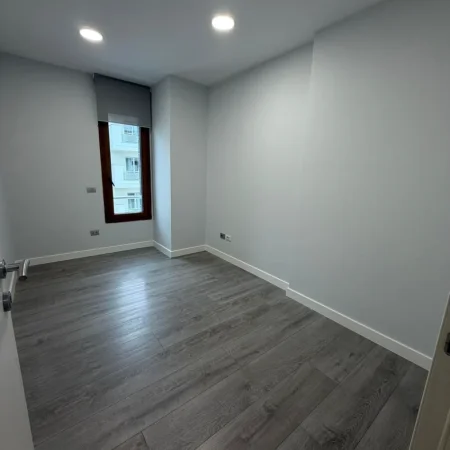 Tirane, jepet me qera zyre Kati 6, 200 m² 2.500 € (KOMPLEKSI DELIJORGJI)