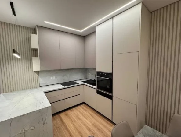 Tirane, jepet me qera apartament 2+1+Ballkon Kati 1, 120 m² 1.200 € 