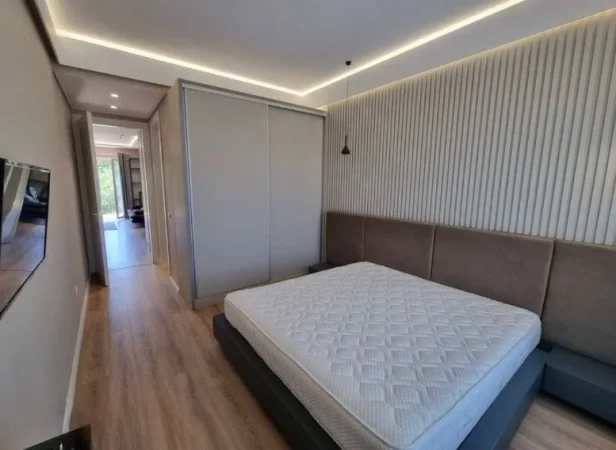 Tirane, jepet me qera apartament 2+1+Ballkon Kati 1, 120 m² 1.200 € 