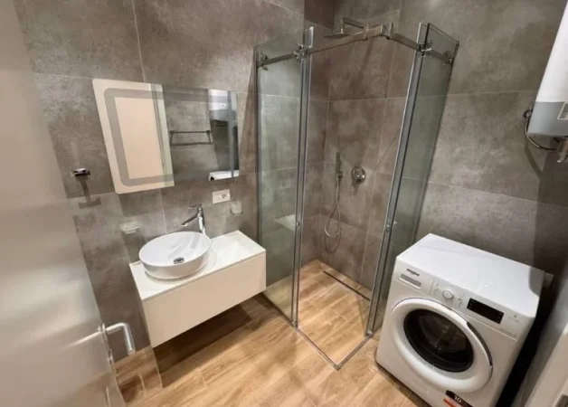 Tirane, jepet me qera apartament 2+1+Ballkon Kati 1, 120 m² 1.200 € 