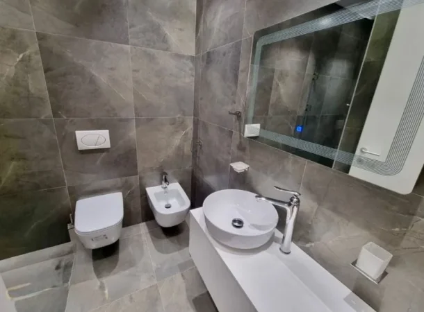 Tirane, jepet me qera apartament 2+1+Ballkon Kati 1, 120 m² 1.200 € 