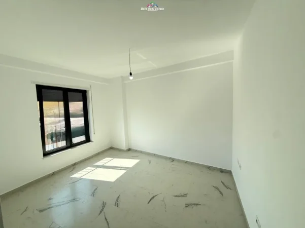 Tirane, jepet me qera zyre Kati 4, 92 m² 890 € (KARL GEGA)